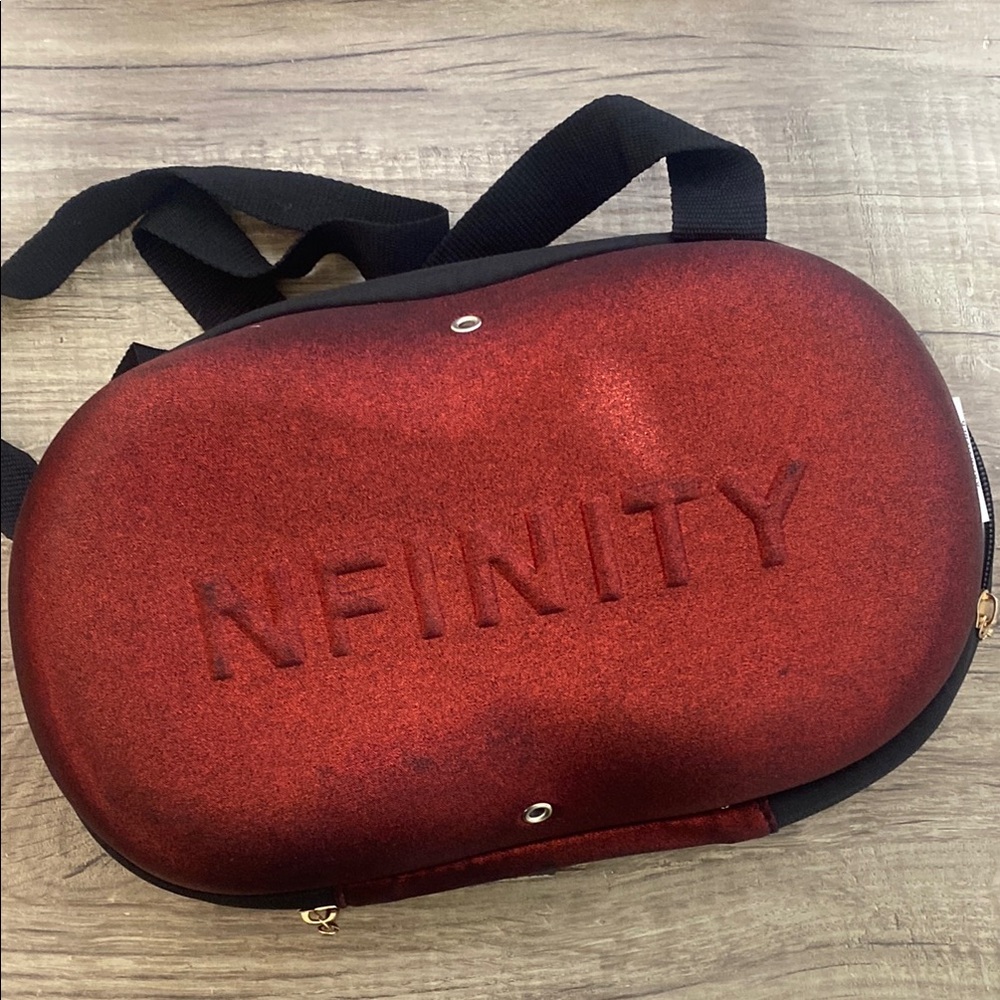 NFINITY shoe carry on metallic Finish